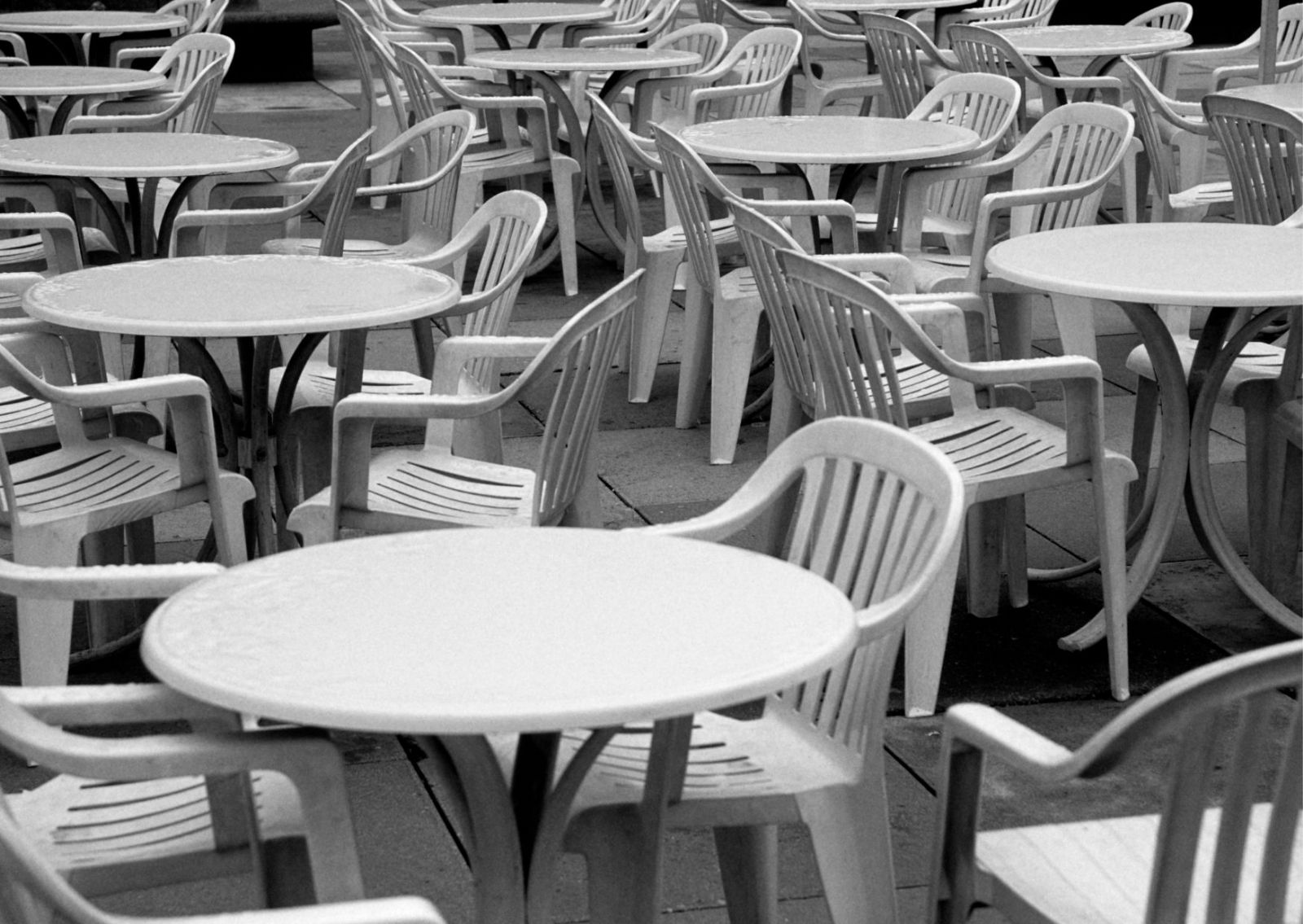 Narlıdere Plastik Masa Sandalye Kiralama